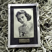 ANTIQUE Picture Frame Autograph Grace Kelly FKS516D54